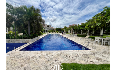 Vendo Espectacular Town Home en Santa Maria