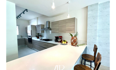 Vendo Espectacular Town Home en Santa Maria