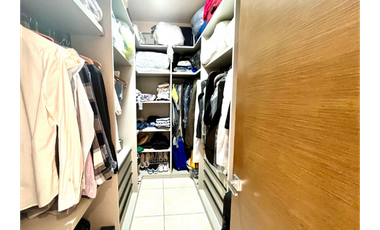 Vendo Espectacular Town Home en Santa Maria