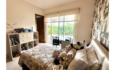 Vendo Espectacular Town Home en Santa Maria