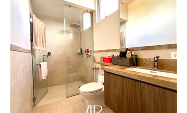 Vendo Espectacular Town Home en Santa Maria