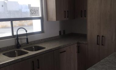 CASA EN RENTA, SECTOR VIÑEDOS TORREÓN COAHUILA