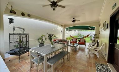 Se vende casa en Rainforest, Las Huacas