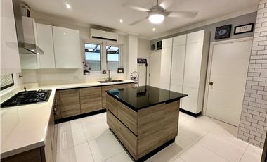 Se vende casa en Rainforest, Las Huacas