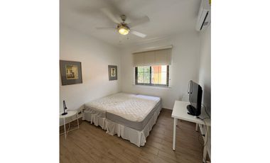 ¡Oportunidad única en Costa Sur! Venta de Moderna Casa en El Doral.