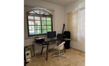 ¡Oportunidad única en Costa Sur! Venta de Moderna Casa en El Doral.