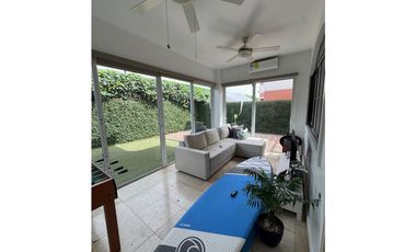 ¡Oportunidad única en Costa Sur! Venta de Moderna Casa en El Doral.