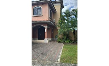 ¡Oportunidad única en Costa Sur! Venta de Moderna Casa en El Doral.