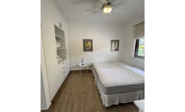 ¡Oportunidad única en Costa Sur! Venta de Moderna Casa en El Doral.