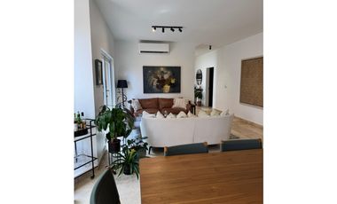 ¡Oportunidad única en Costa Sur! Venta de Moderna Casa en El Doral.