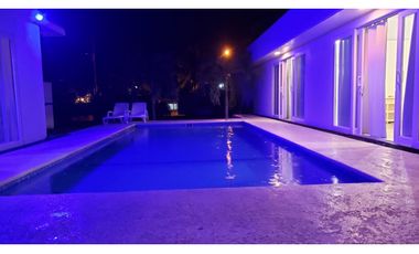 Se alquila por noches casa de playa con piscina en coronado