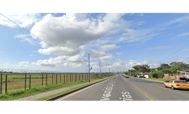 Venta de casa con terreno en Tocumen
