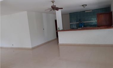 Se vende casa con amplio terreno en Coronado