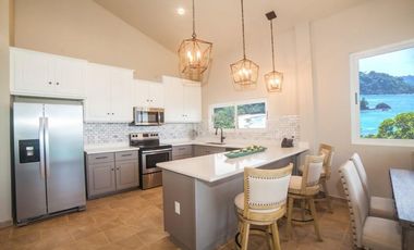 Se vende lujoso apartamento con vista al mar en Bocas del Toro