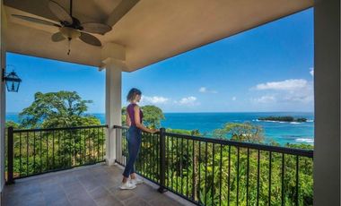 Se vende lujoso apartamento con vista al mar en Bocas del Toro
