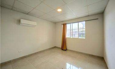 Venta de Casa en la Mejor Zona de las Acacias , Panamá , Juan Díaz RB