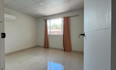 Venta de Casa en la Mejor Zona de las Acacias , Panamá , Juan Díaz RB