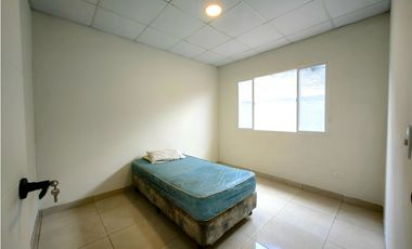 Venta de Casa en la Mejor Zona de las Acacias , Panamá , Juan Díaz RB