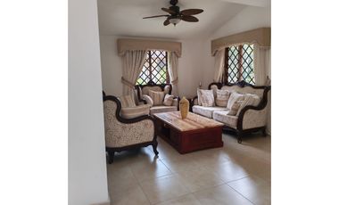 Oportunidad Única en Albrook – Hermosa Casa de Tres Niveles