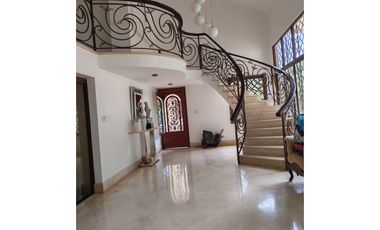 Oportunidad Única en Albrook – Hermosa Casa de Tres Niveles