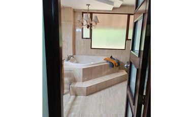 Oportunidad Única en Albrook – Hermosa Casa de Tres Niveles