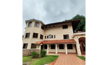 Oportunidad Única en Albrook – Hermosa Casa de Tres Niveles