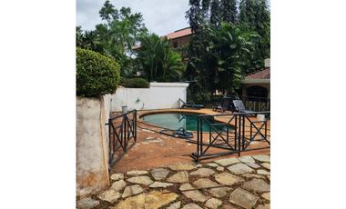 Oportunidad Única en Albrook – Hermosa Casa de Tres Niveles