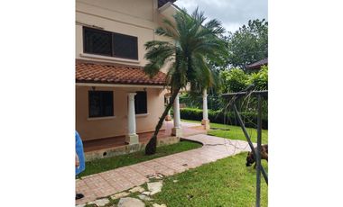 Oportunidad Única en Albrook – Hermosa Casa de Tres Niveles