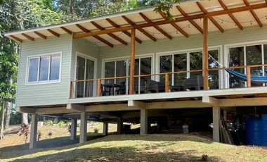 Casa amoblada en venta en Bocas del Toro .