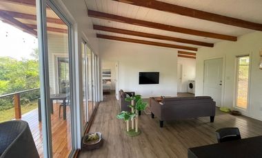 Casa amoblada en venta en Bocas del Toro .