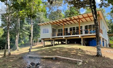 Casa amoblada en venta en Bocas del Toro .