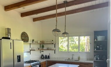 Casa amoblada en venta en Bocas del Toro .