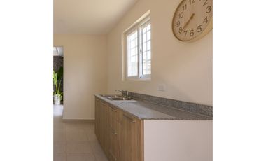 VENTA DE CASA RECIDENCIAL EN COLONIA REAL - CAPIRA