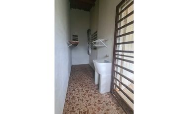 ALQUILER DE CASA EN ARBOLEDAS
