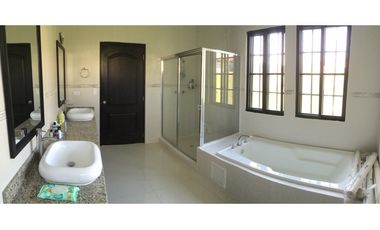 VENDO CASA TOTALMENTE AMOBLADA  – HACIENDA PACFICA,