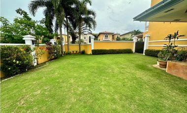 Se vende casa en Rainforest, Las Huacas