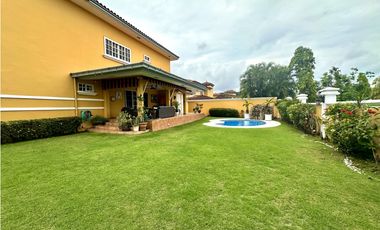 Se vende casa en Rainforest, Las Huacas