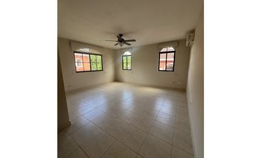 Venta de Casa Unifamiliar en Clayton Panama