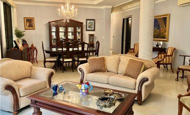 Residencia en Altos de Panamá/ Amplia Casa con 5 Recámaras y Den -D.G.