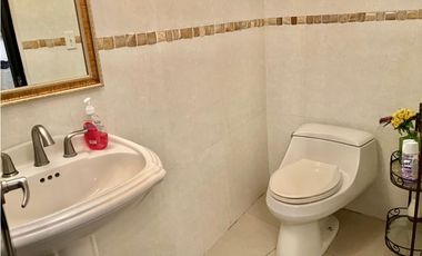 Residencia en Altos de Panamá/ Amplia Casa con 5 Recámaras y Den -D.G.