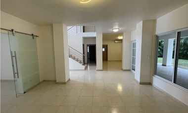 VENTA DE CASA EN COSTA DEL ESTE - D.G.
