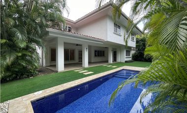 VENTA DE CASA EN COSTA DEL ESTE - D.G.