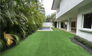 VENTA DE CASA EN COSTA DEL ESTE - D.G.
