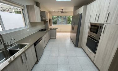 VENTA DE CASA EN COSTA DEL ESTE - D.G.