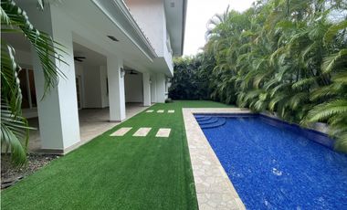 VENTA DE CASA EN COSTA DEL ESTE - D.G.