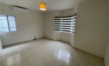 VENTA DE CASA EN COSTA DEL ESTE - D.G.
