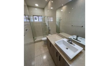 VENTA DE CASA EN COSTA DEL ESTE - D.G.
