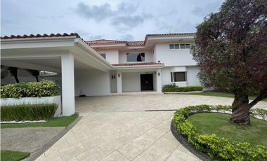 VENTA DE CASA EN COSTA DEL ESTE - D.G.