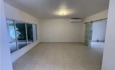 VENTA DE CASA EN COSTA DEL ESTE - D.G.