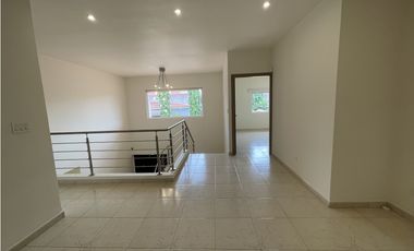 VENTA DE CASA EN COSTA DEL ESTE - D.G.